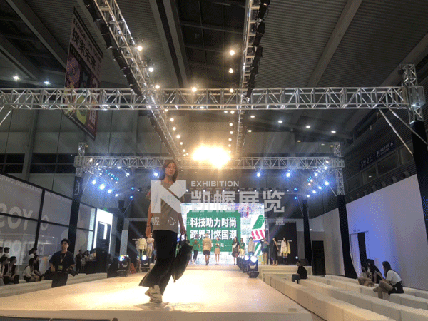 深圳服裝展廳設(shè)計