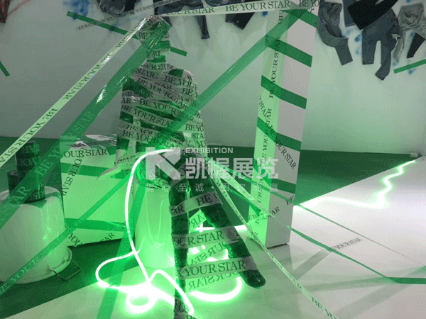 深圳服裝展廳設(shè)計