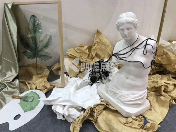 深圳服裝展廳設(shè)計